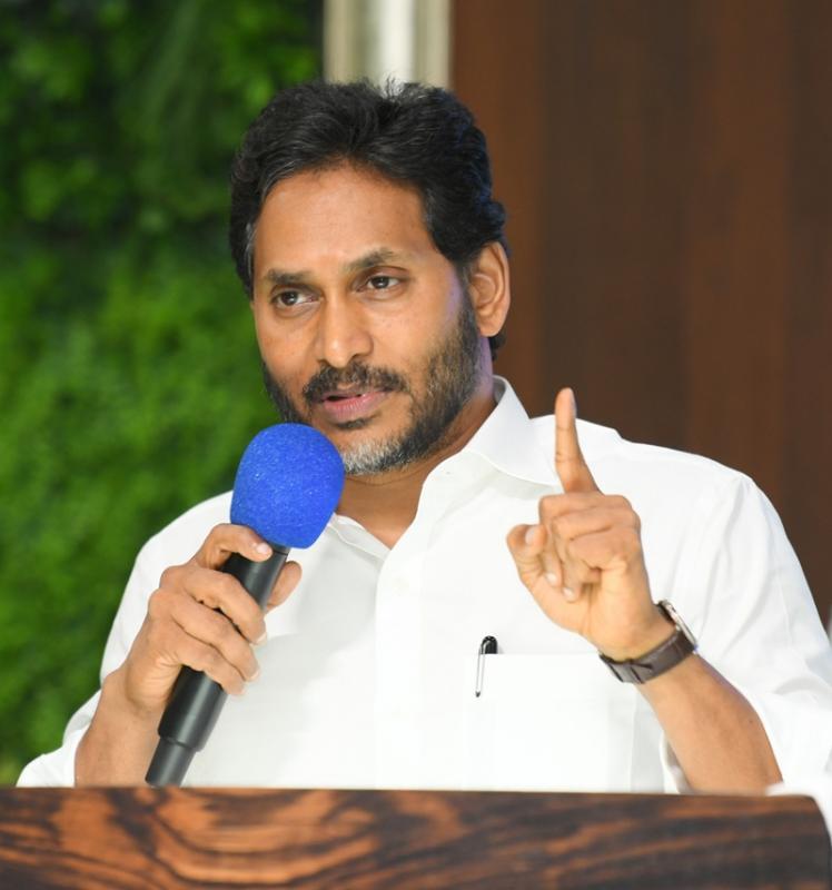 “ఇది రిక్రూట్మెంటా?.. లేక వేలం పాటా?”.. డీఎస్సీ వ్యవహారంపై జగన్ తీవ్ర విమర్శలు